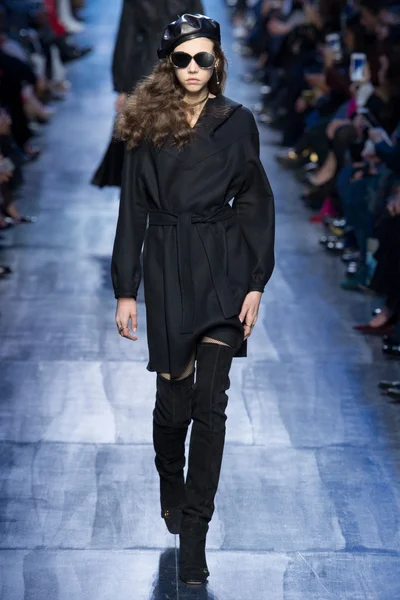 Look 4